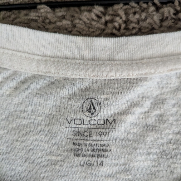 Large volcom t-shirt - Picture 2 of 5